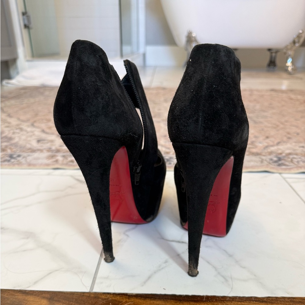 Christian Louboutin size 40 heels